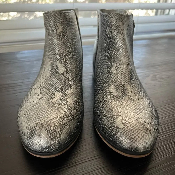 Girls' Judi Snake Print‎ Ankle Booties - Cat & Jack SIZE 5 YOUTH-Like New - Picture 2 of 7